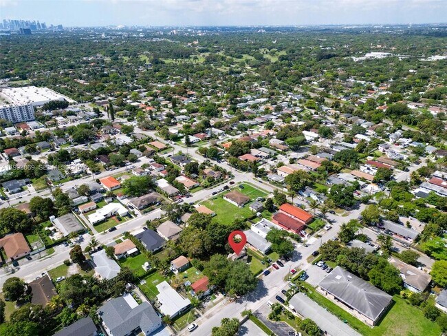 Building Photo - 1238 NE 112th St