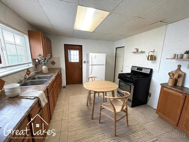 Building Photo - 2234 Evaline St