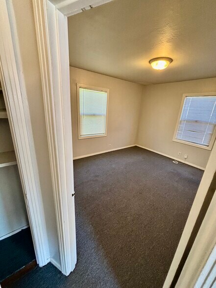 Building Photo - 15091 Robin St