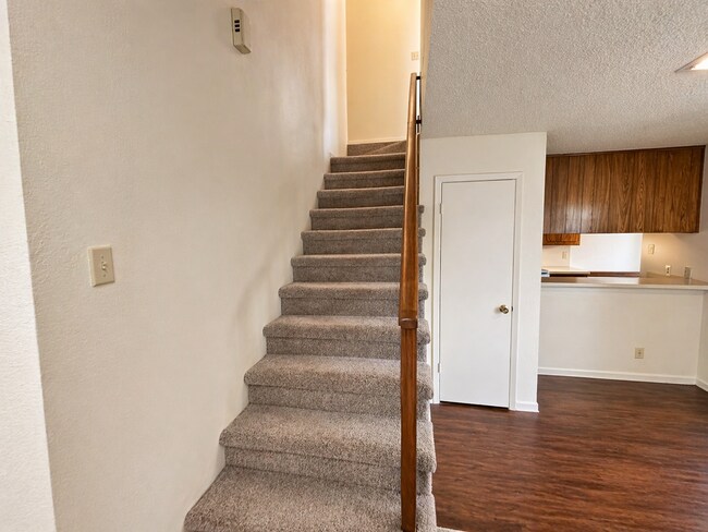 Building Photo - 3002 Chaucer Dr