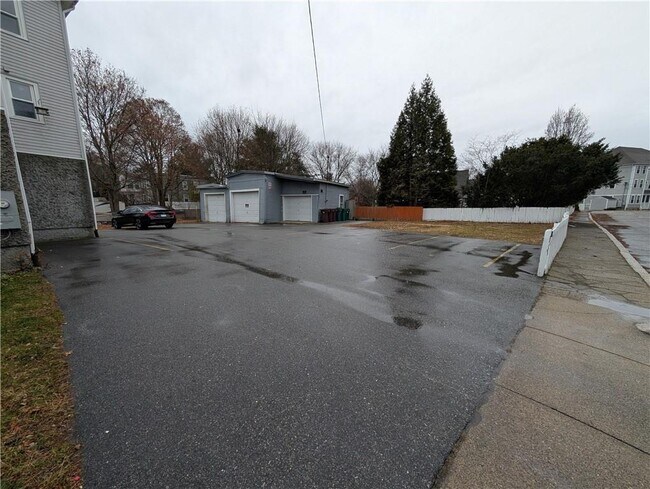 Building Photo - 57 Pleasant St