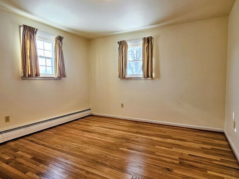 Building Photo - 13 Frederick Ave