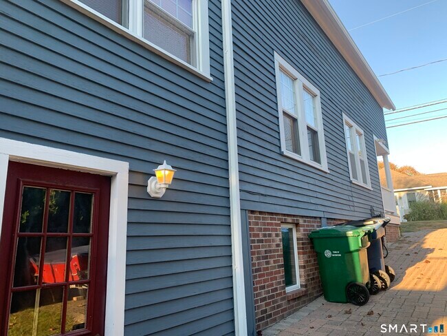 Building Photo - 70 New Shore Rd