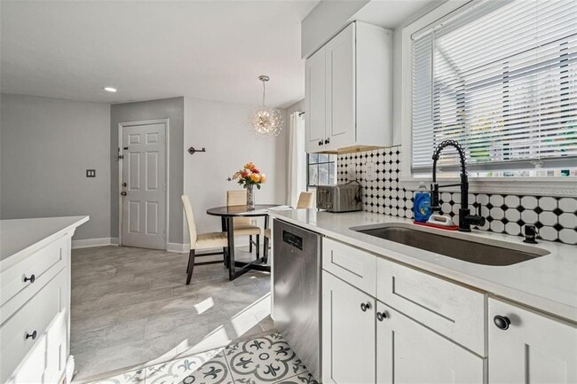 Building Photo - 8742 Mallard Reserve Dr