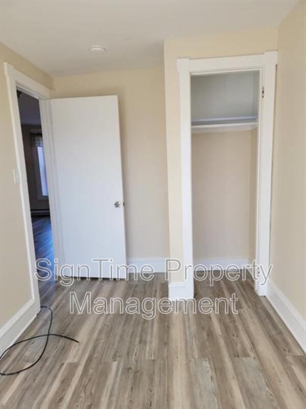 Building Photo - 40 E Washington St