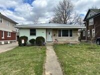 Building Photo - Two Bedroom House in Battle Creek