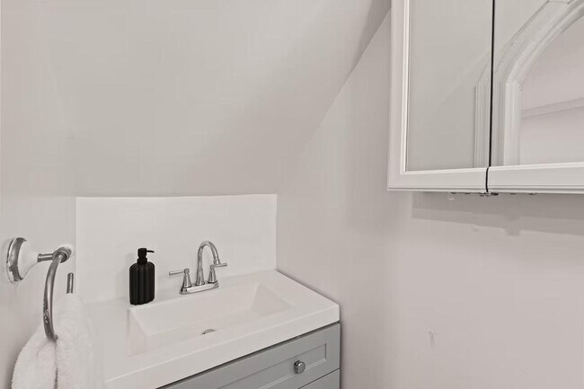 Building Photo - 613 Harvard St NW