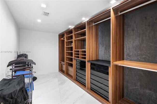 Building Photo - 450 Alton Rd