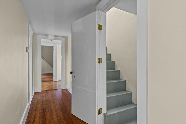 Building Photo - 18 Rhode Island Ave