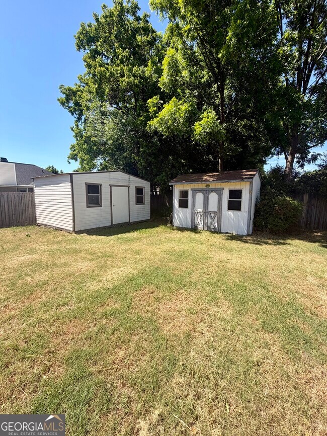 Building Photo - 131 Foxwood Cir