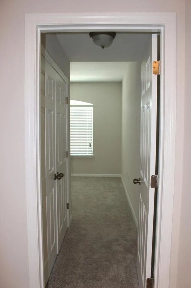 Building Photo - 3/2.5 Townhouse in Orlando