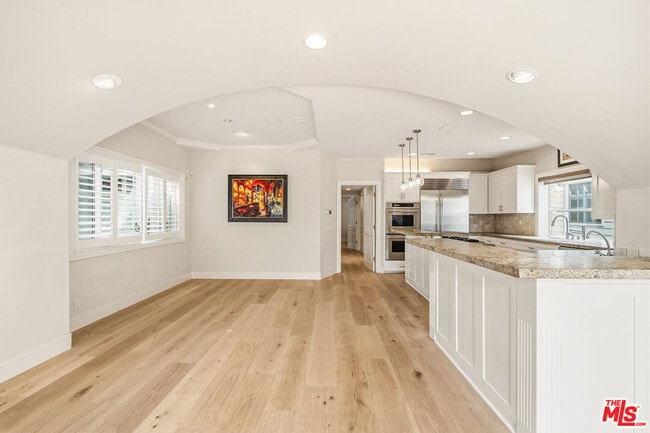 Building Photo - 707 Jasmine Ave