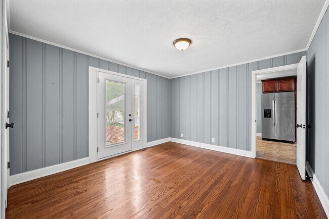 Building Photo - Renovated 3 Bedroom Pet Friendly Home For Rent!