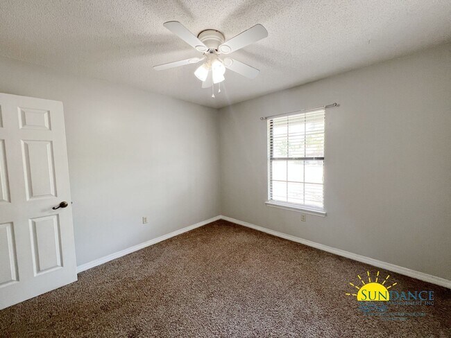Building Photo - Charming 3 Bedroom Home in Countryview Estates community with Solar Panels!