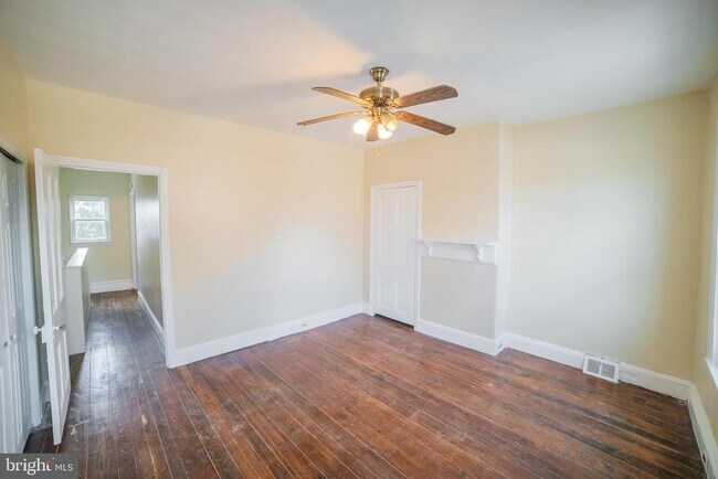Building Photo - 2427 E Allegheny Ave