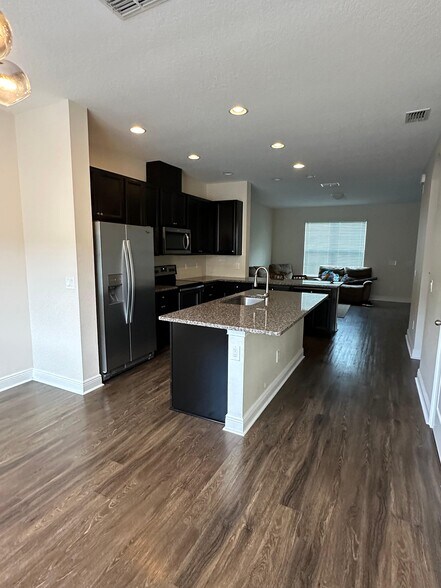 Building Photo - 6549 Calamondin Dr