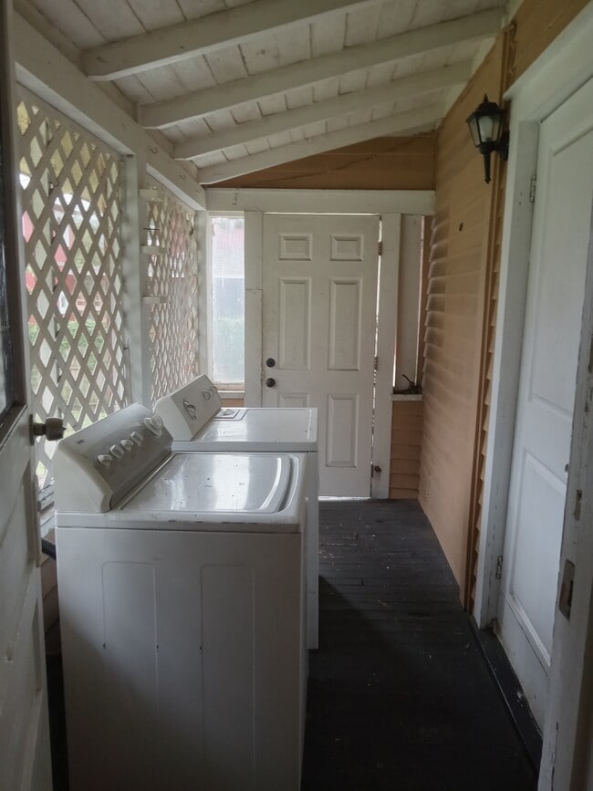 Building Photo - 1040 7th St S