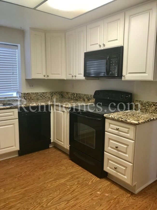 Building Photo - 13534 Longfellow Ln