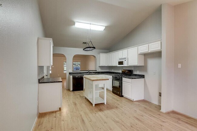 Building Photo - 4811 Mather