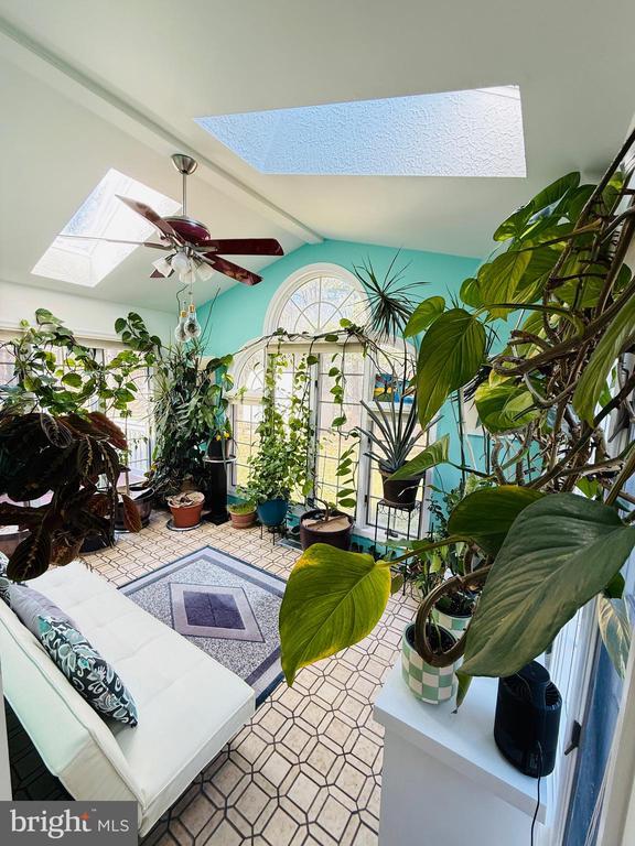 Building Photo - 16108 Kennedy St