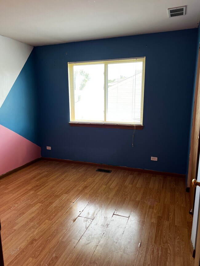 Building Photo - 1072 S Pleasant Hill Gate