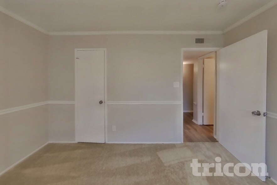 Building Photo - 416 Forestwood Dr