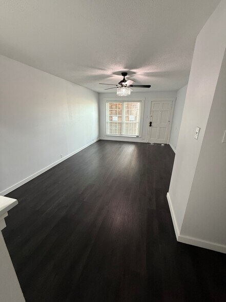 Building Photo - 3320 N Arnoult Rd