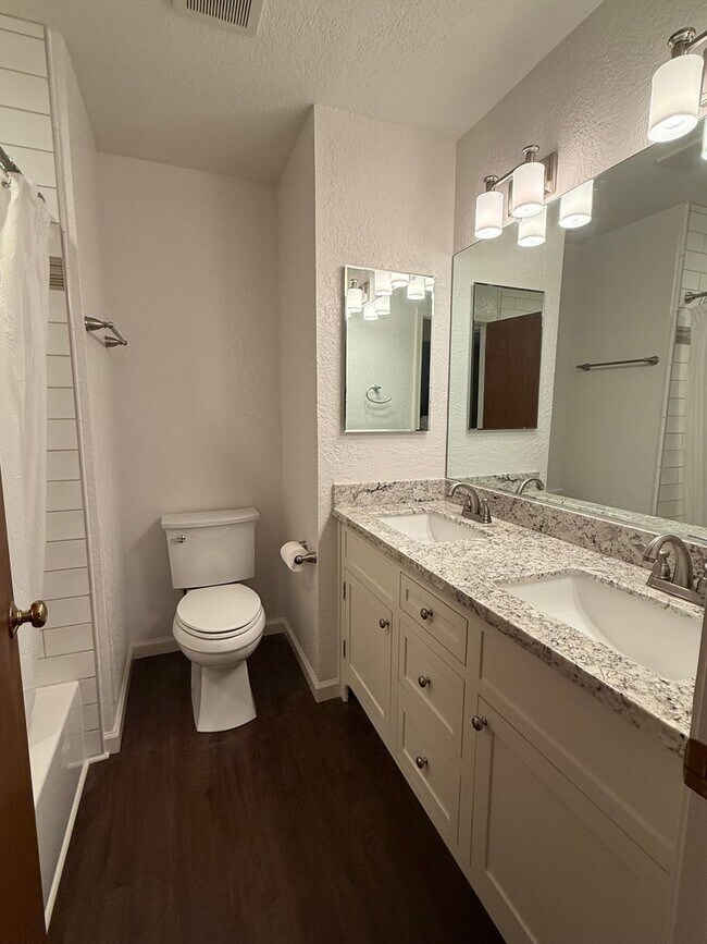 Building Photo - Beautiful expansive home for lease