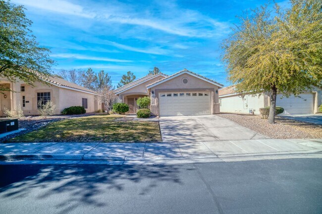 Building Photo - HENDERSON, GATED COMMUNITY, IMMACULATE ONE...