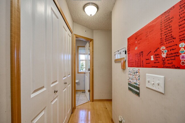 Building Photo - Spacious 4-Bedroom, 4 Bathroom Plymouth Townhouse with Cozy Fireplace - 2510 Sq Ft of Comfort!