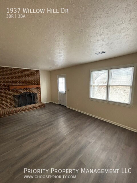 Building Photo - 1937 Willow Hill Dr