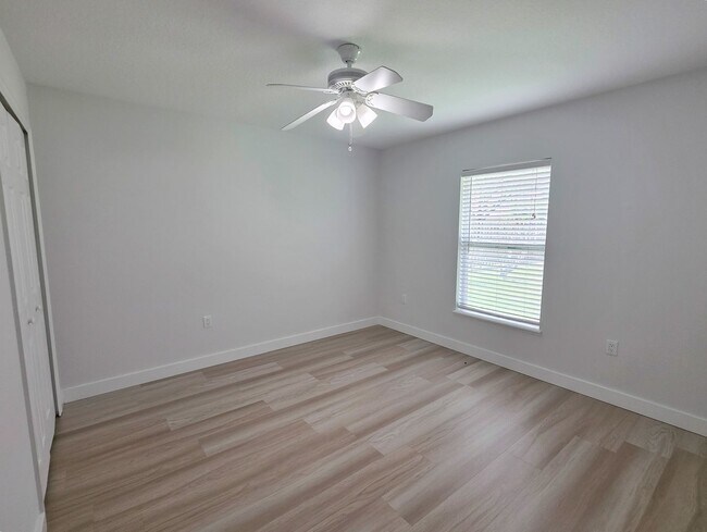 Building Photo - Beautiful 4 Bedroom in Gated Compass Pointe