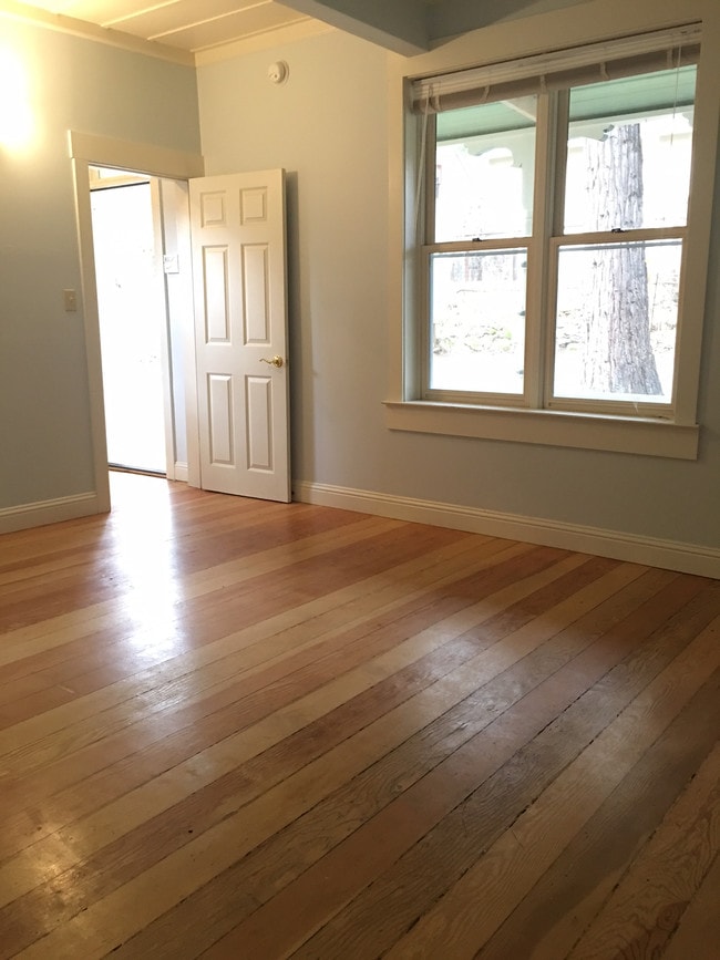 Building Photo - 228 B St