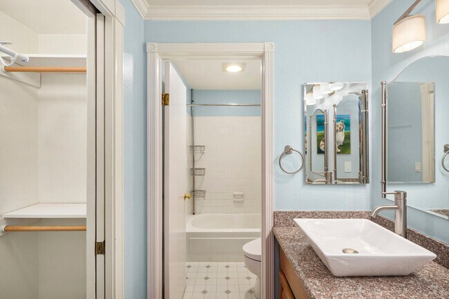 Building Photo - 2244 13th Ave W