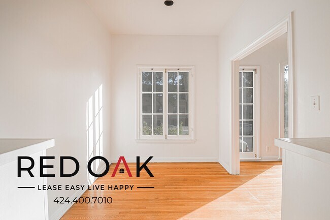 Building Photo - 180 S Sycamore Ave