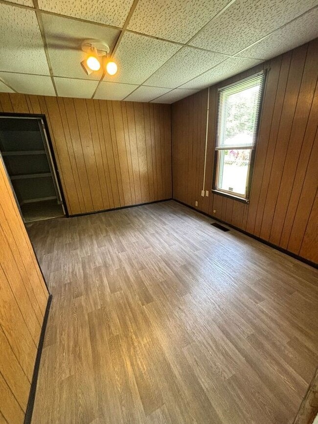 Building Photo - Cozy 1 Br