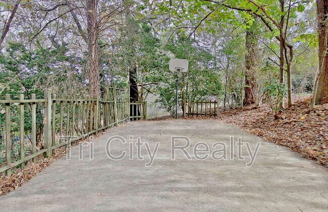 Building Photo - 150 Drennan Dr