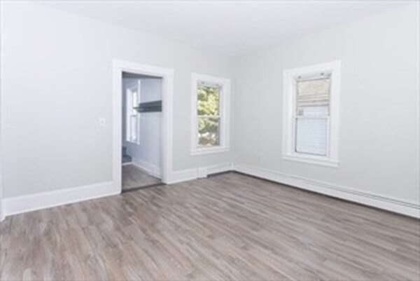 Building Photo - 145 Maple St