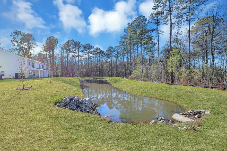 Building Photo - 8049 Reagan Way