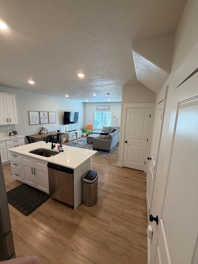 Building Photo - 1162 N 550 W