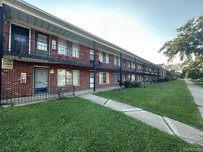 Building Photo - 4535 Cadieux Rd