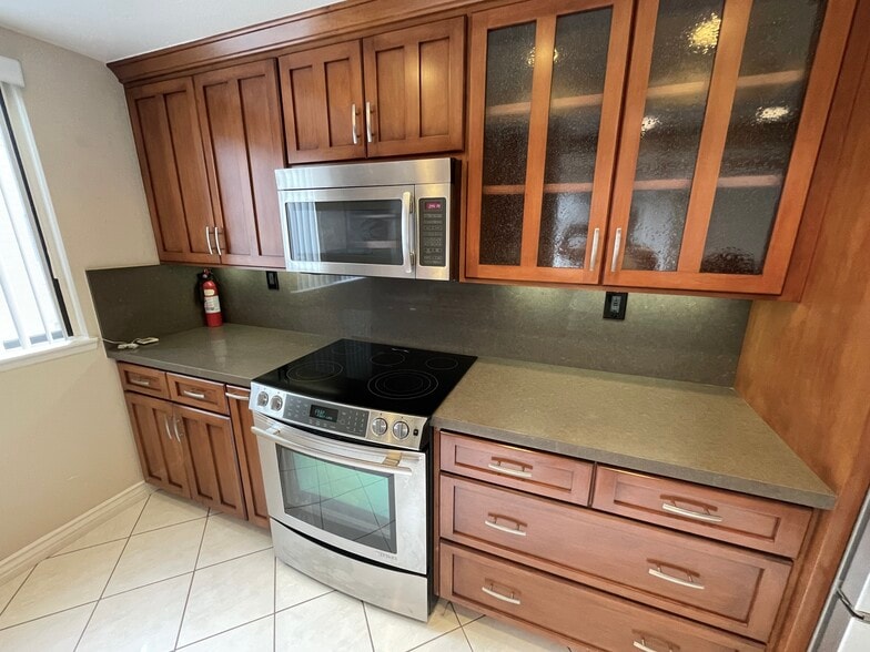 Building Photo - 120 The Village