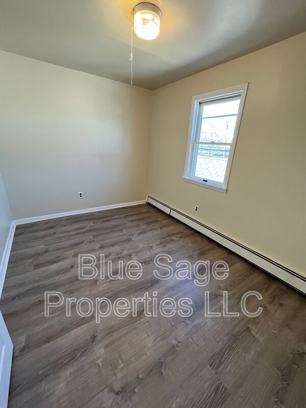 Building Photo - 1010 Yates Ave