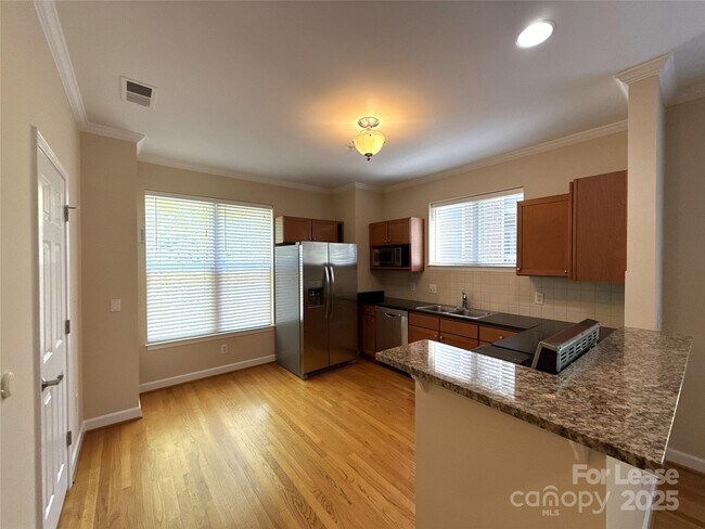 Building Photo - 2504 Cranbrook Ln