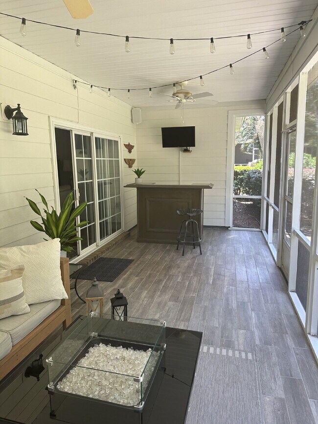 Building Photo - Beautiful 4-Bedroom Home in Desirable Baynard Park! | Hardwood Floors, Corian Countertops & Priva...