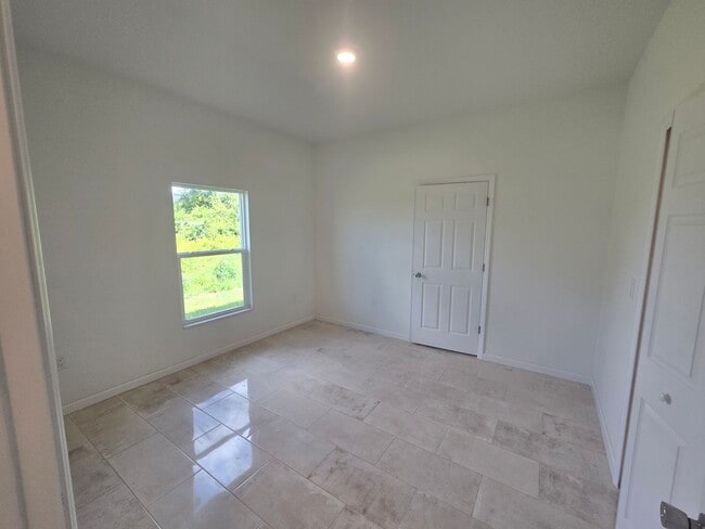 Building Photo - BRAND NEW HOME-2/2/1
