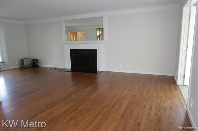 Building Photo - 2120 Vinsetta Blvd