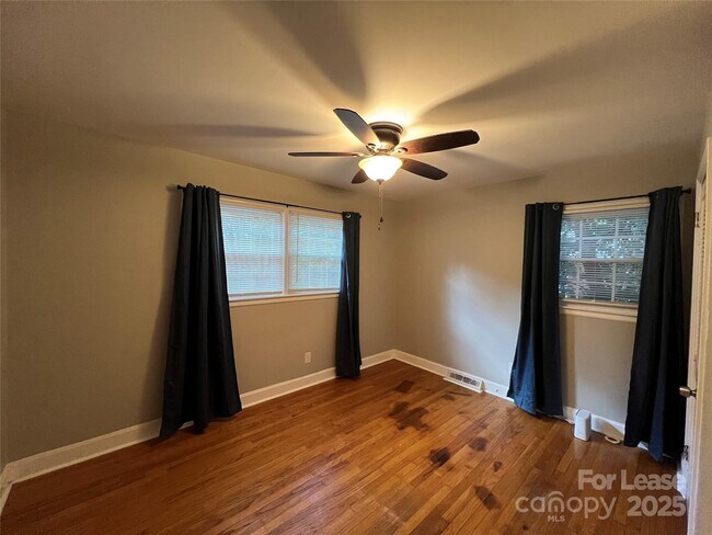 Building Photo - 5908 Amity Pl