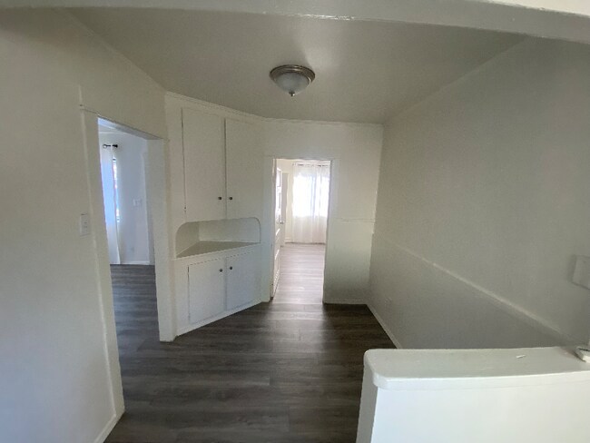 Building Photo - 725 S Osage Ave