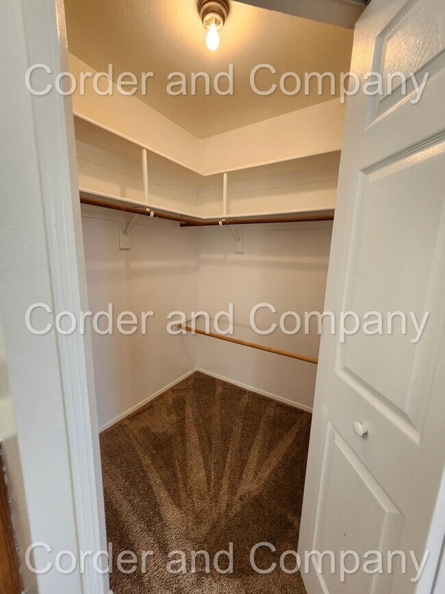 Building Photo - COMING SOON Nice 3 Bedroom, 1 3/4 Bathroom, 2 Car Garage and 1,452 Sq Ft. Home in Western Hills, ...
